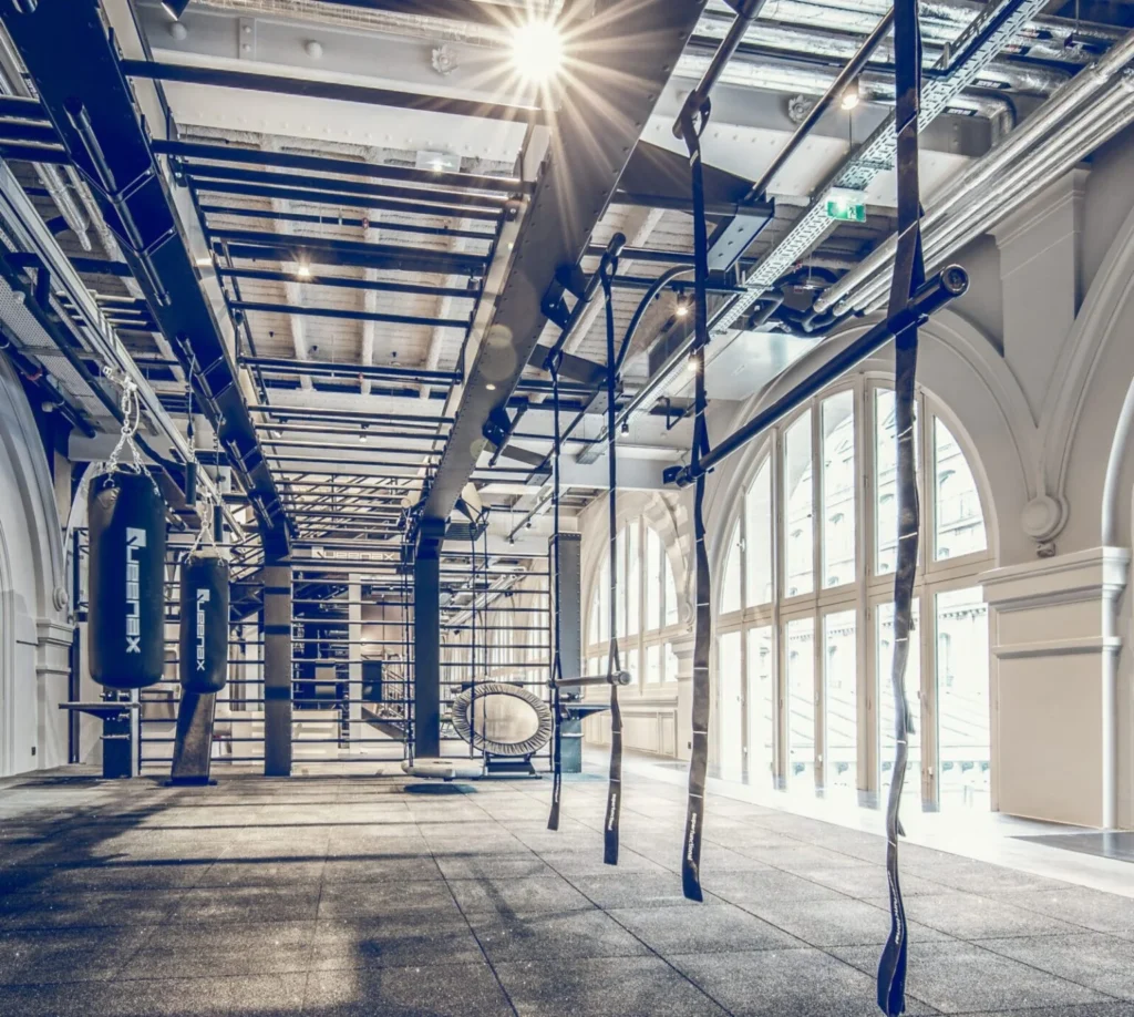 Salle de functional training équipée pour la formation CQP Instructeur Fitness au club L’Usine Saint-Lazare à Paris